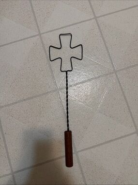 Vintage Wire Rug Beater Maltese or German Cross Design with Wood Handle